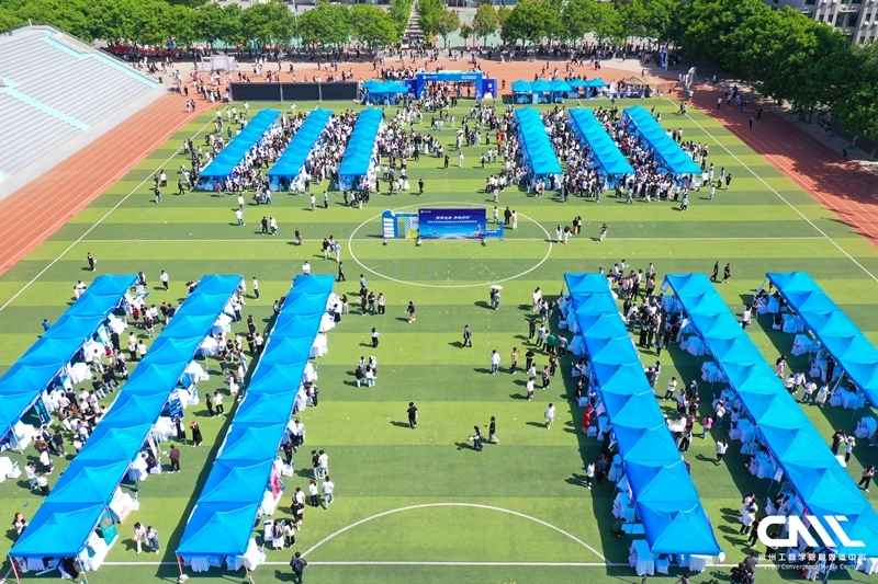 我校举办2025届毕业生校园春季双选会