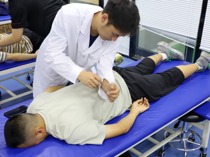 体育学院分工会举办“巧手释压  粽享轻松”端午节活动