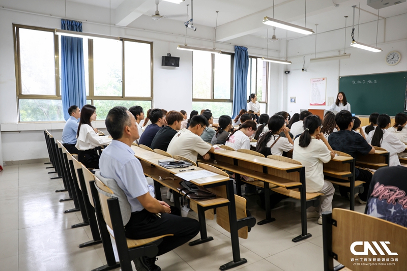 校领导深入课堂聆听开学第一课